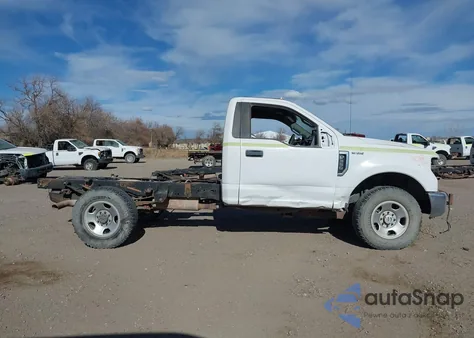 2017 Ford F-350 Chassis z USA, uszkodzony, nr VIN 1FDRF3F61HDA04738